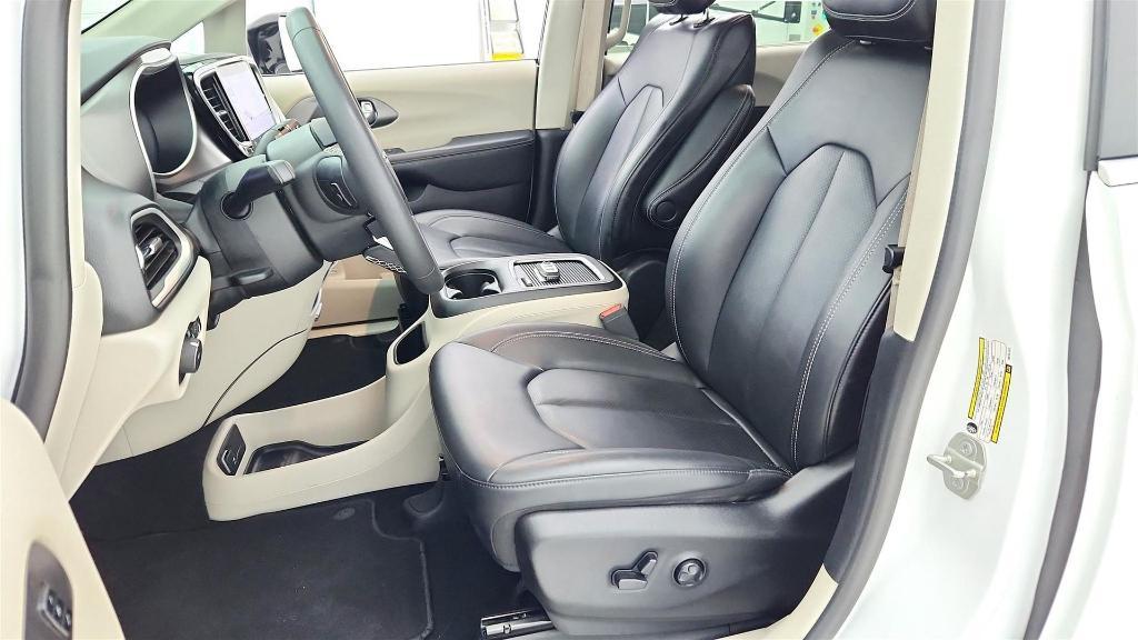 used 2024 Chrysler Pacifica car, priced at $26,975