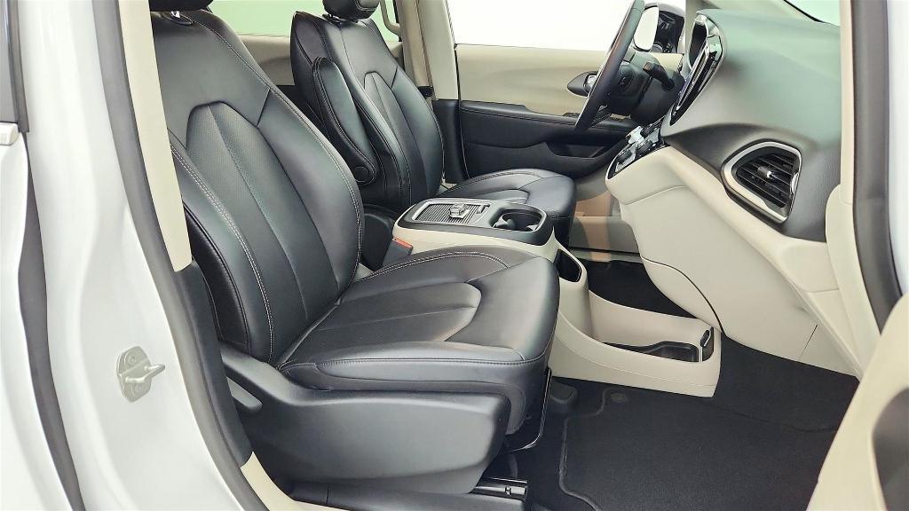 used 2024 Chrysler Pacifica car, priced at $26,975