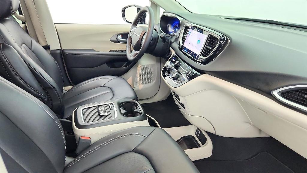 used 2024 Chrysler Pacifica car, priced at $26,975