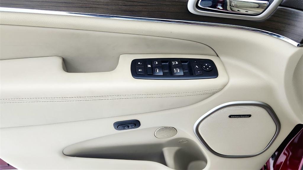 used 2017 Jeep Grand Cherokee car, priced at $15,878