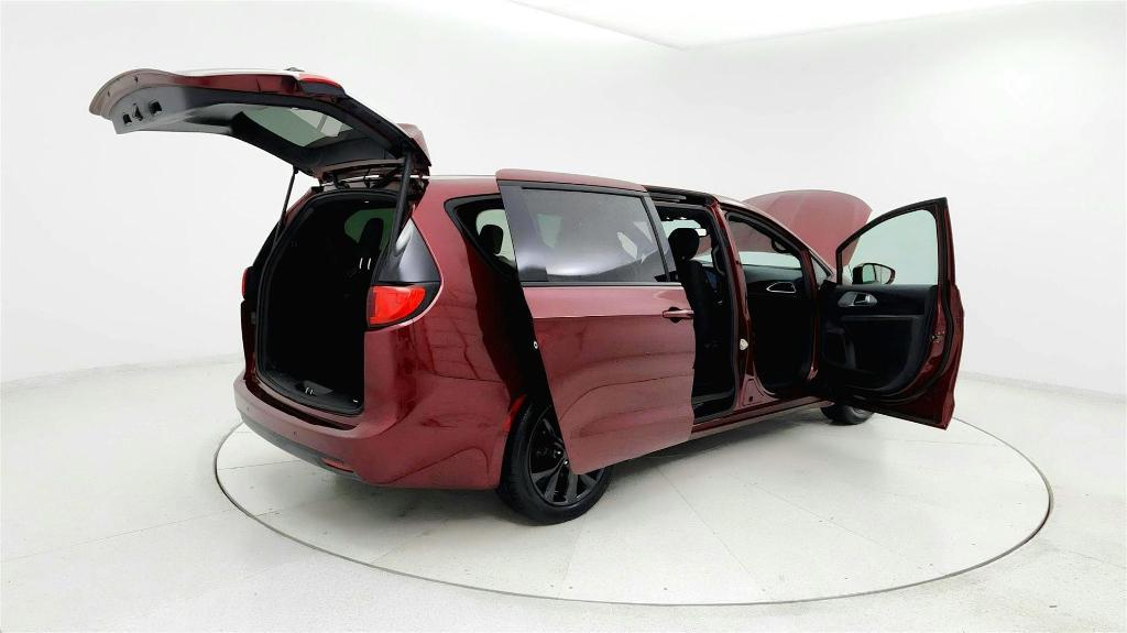 used 2018 Chrysler Pacifica car, priced at $14,617