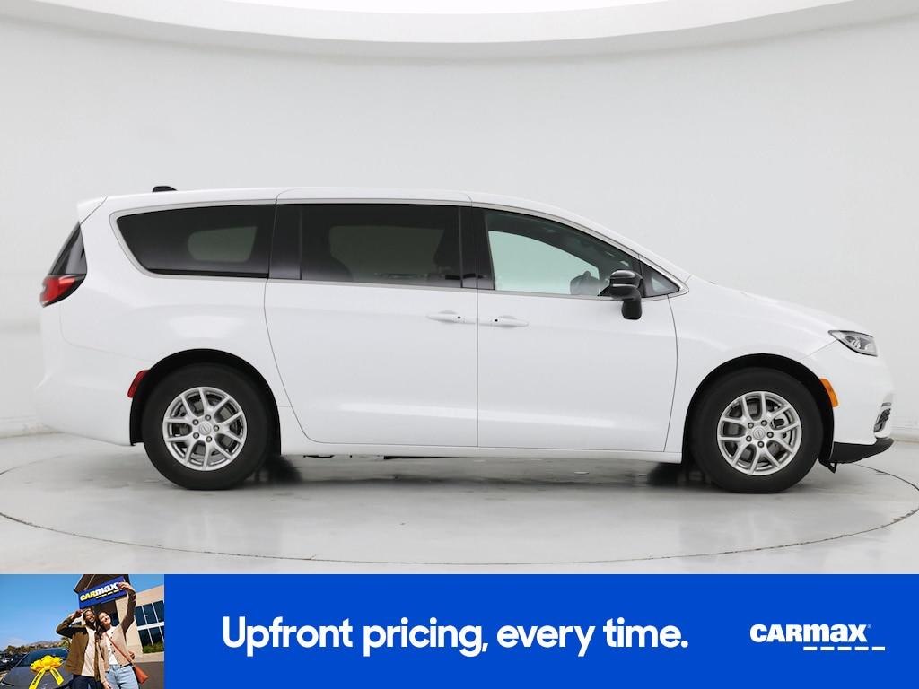 used 2025 Chrysler Pacifica car, priced at $30,998