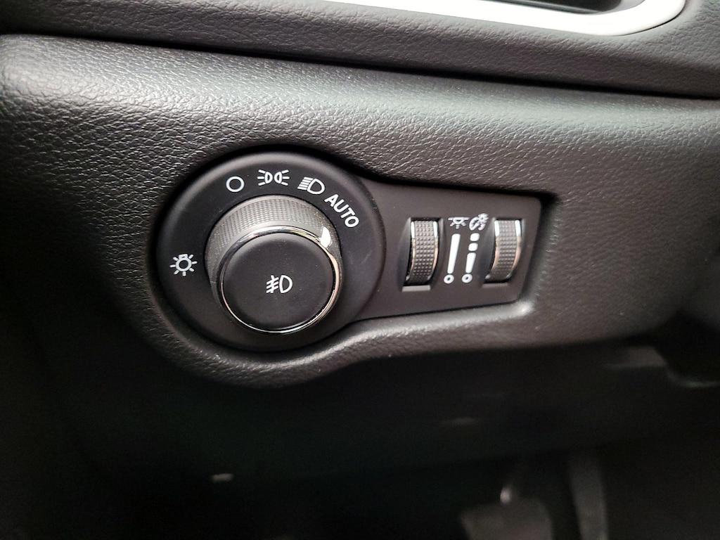 used 2025 Chrysler Pacifica car, priced at $30,998