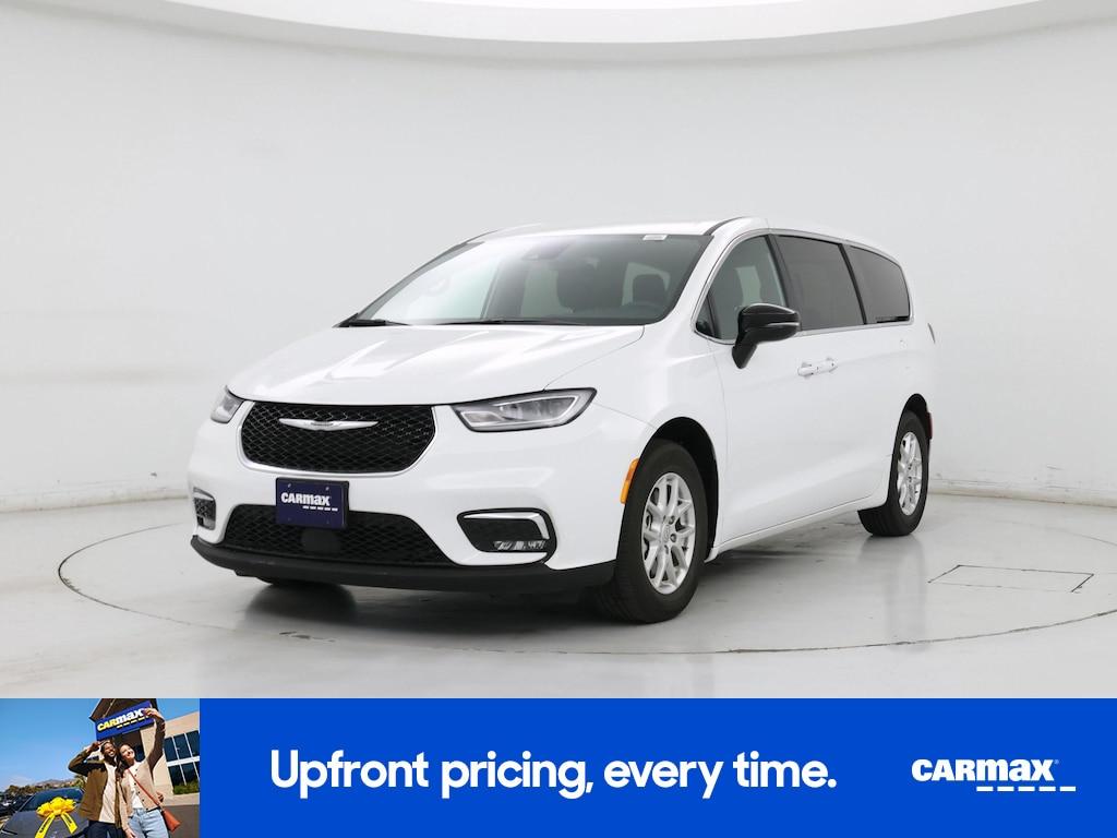 used 2025 Chrysler Pacifica car, priced at $30,998