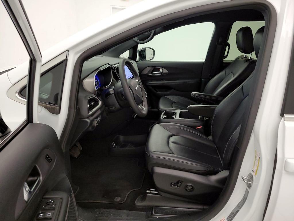 used 2025 Chrysler Pacifica car, priced at $30,998