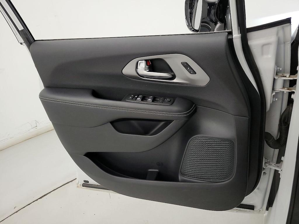 used 2025 Chrysler Pacifica car, priced at $30,998