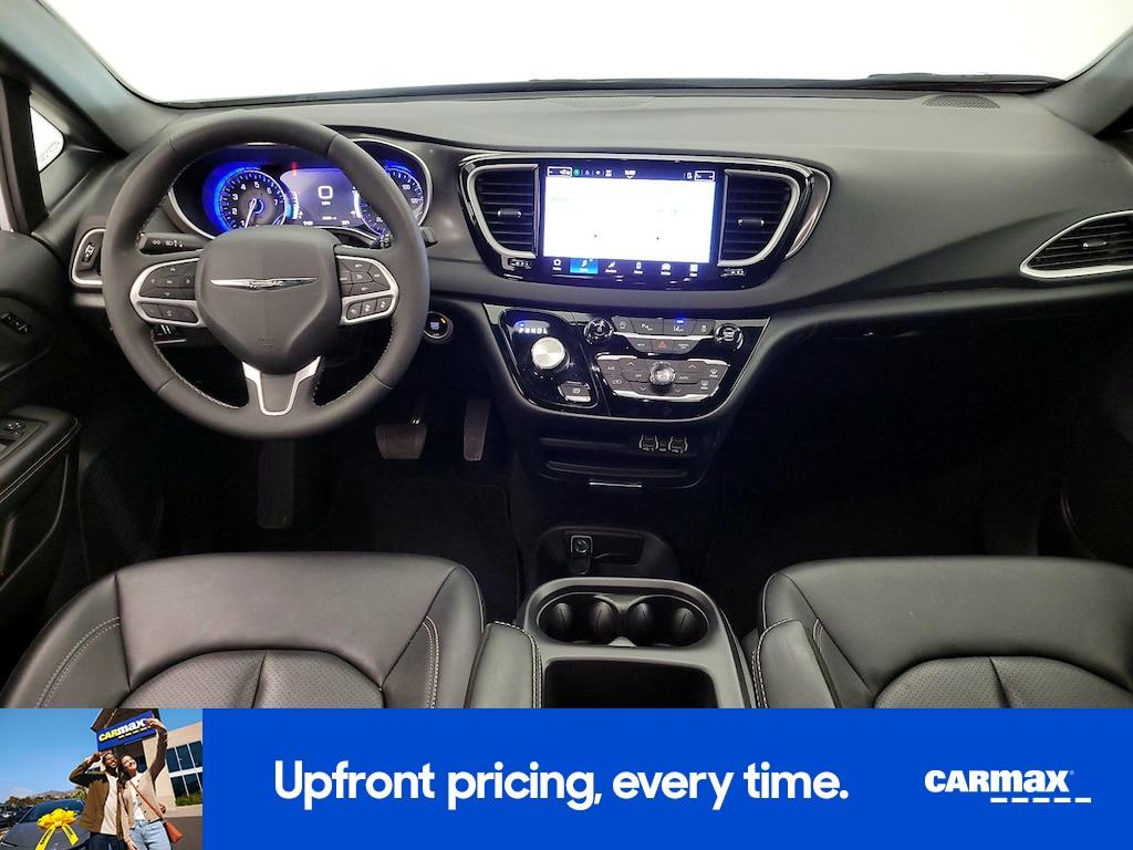 used 2025 Chrysler Pacifica car, priced at $30,998