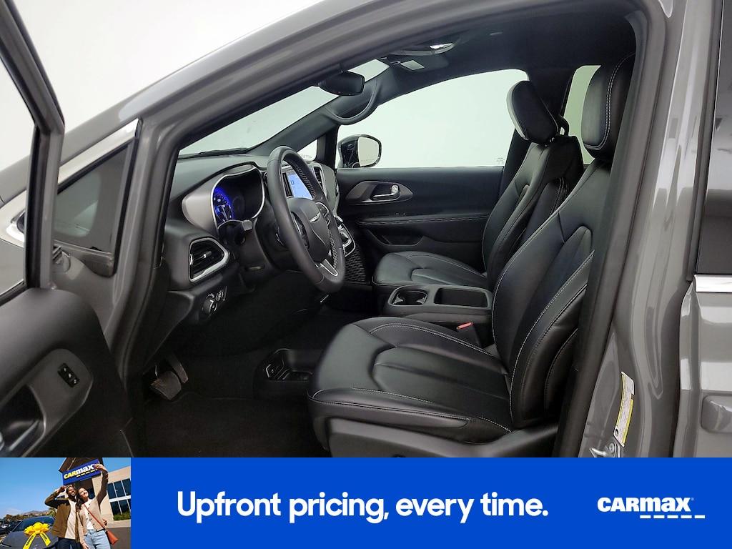 used 2025 Chrysler Pacifica car, priced at $30,998