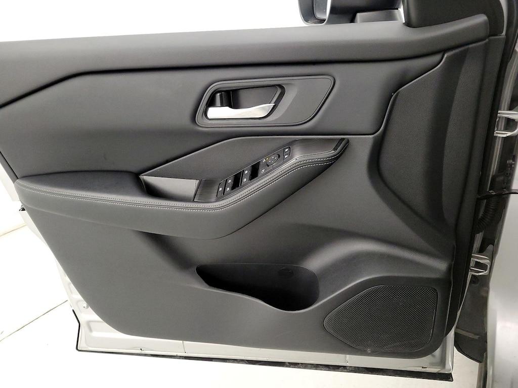 used 2025 Nissan Rogue car, priced at $24,998