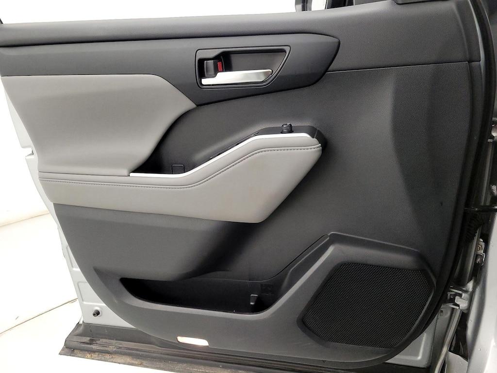 used 2020 Toyota Highlander car, priced at $25,998