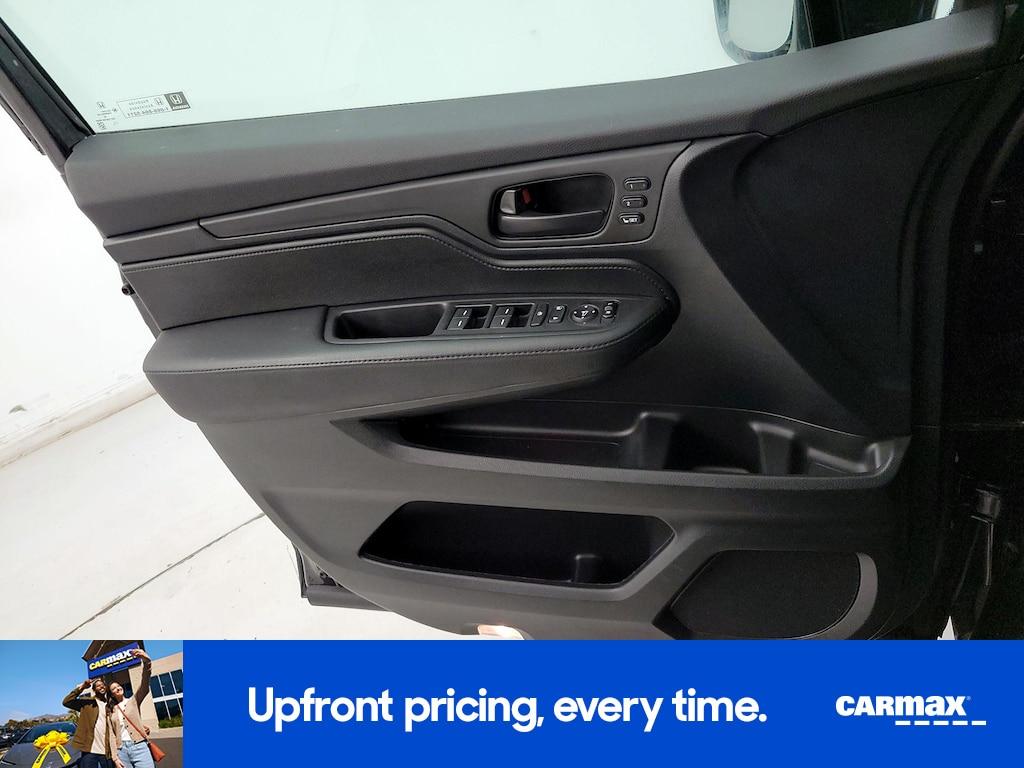 used 2025 Honda Odyssey car, priced at $37,998