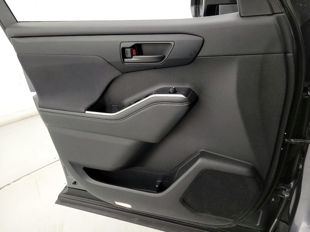 used 2024 Toyota Highlander car, priced at $30,998