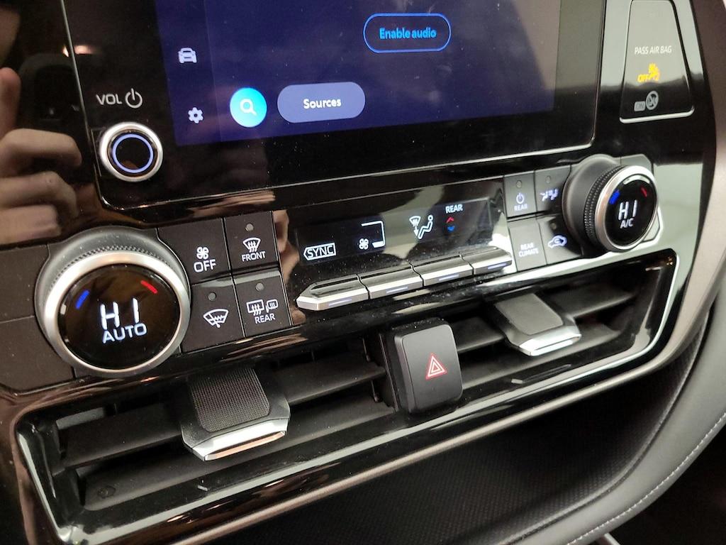 used 2024 Toyota Highlander car, priced at $30,998