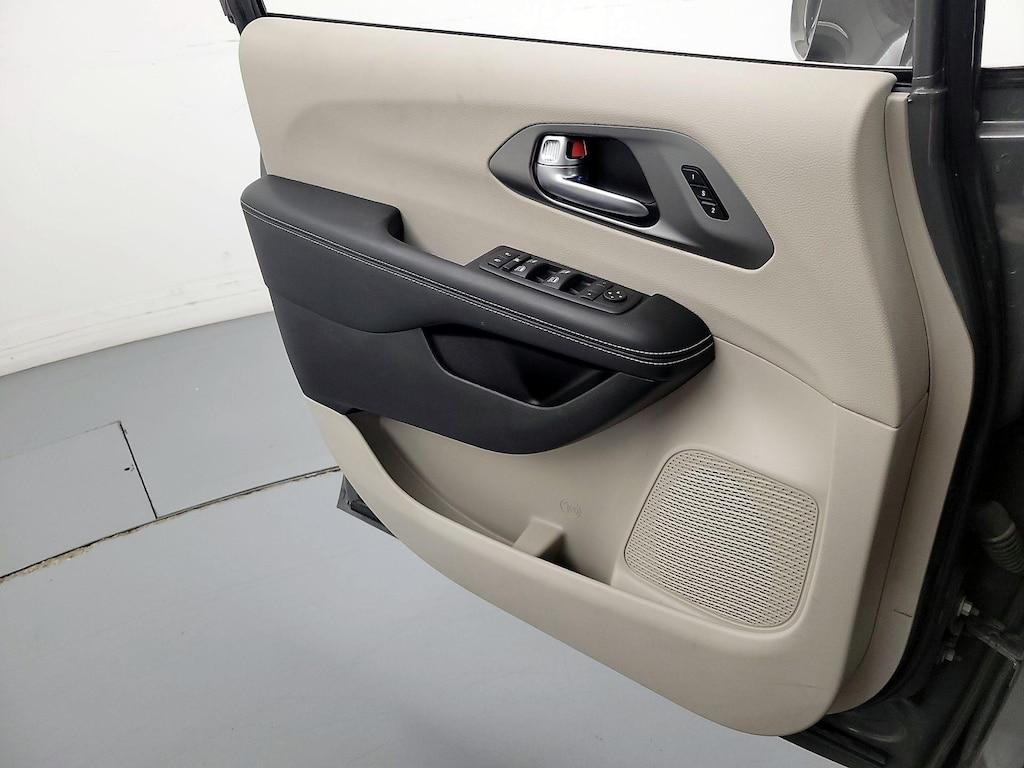 used 2022 Chrysler Pacifica car, priced at $25,998