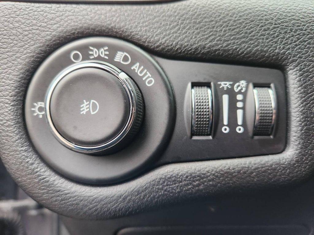 used 2019 Jeep Cherokee car, priced at $14,275