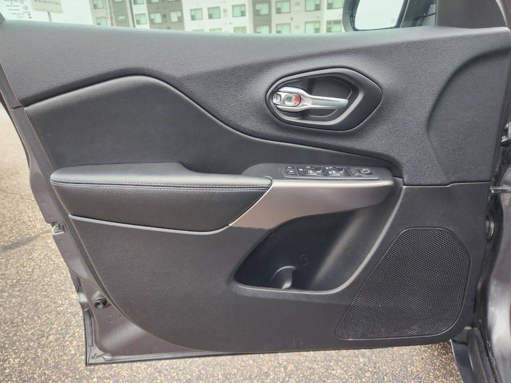 used 2019 Jeep Cherokee car, priced at $14,275