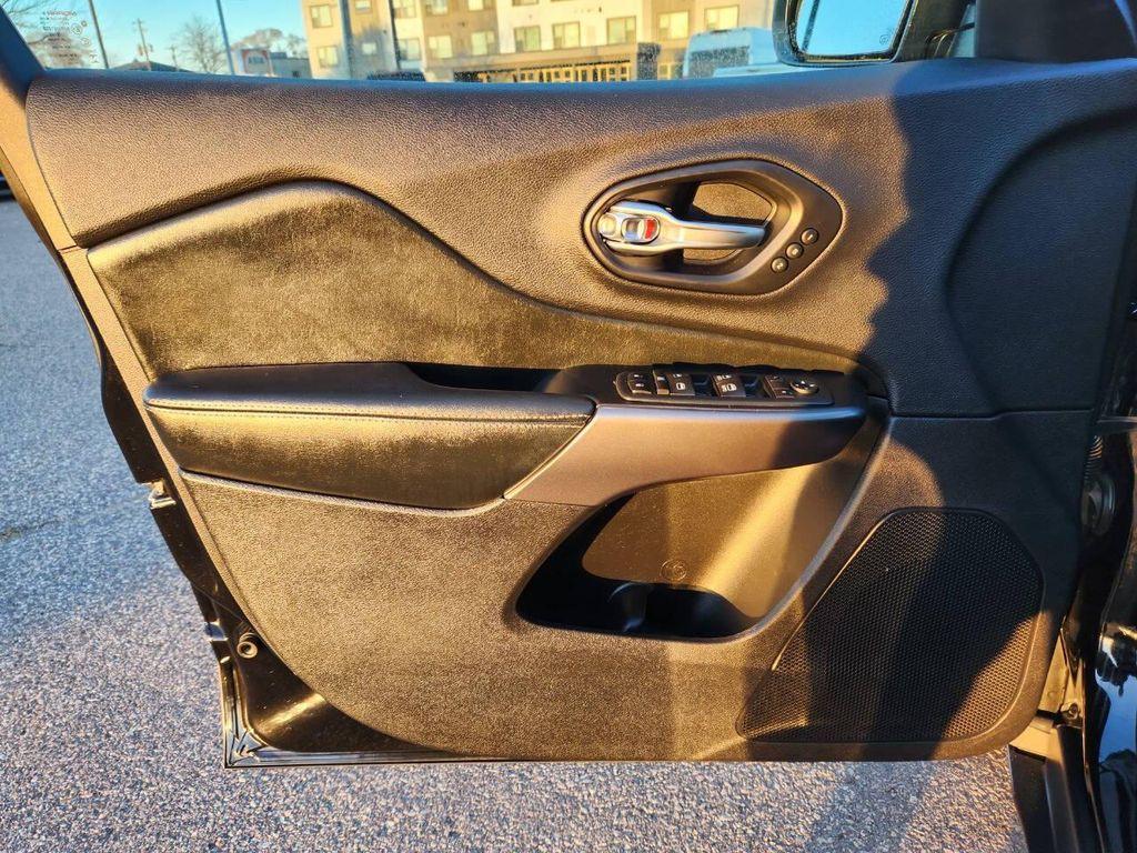 used 2020 Jeep Cherokee car, priced at $18,995