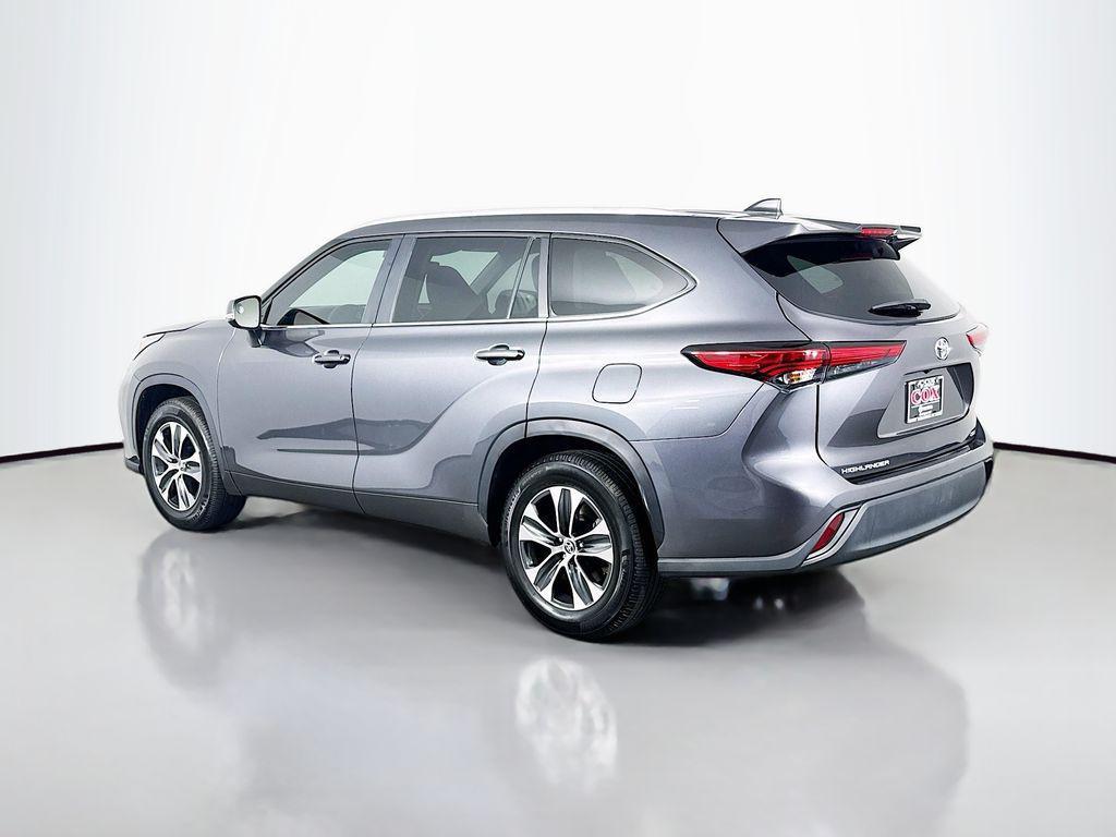 used 2023 Toyota Highlander car, priced at $32,669