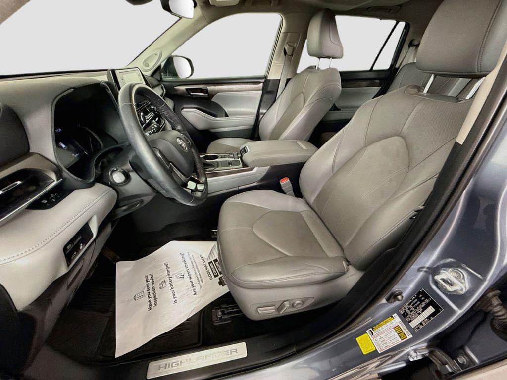 used 2021 Toyota Highlander car, priced at $29,663