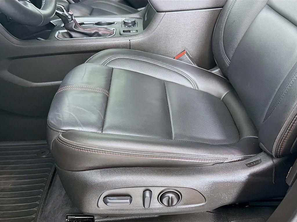 used 2023 Chevrolet Traverse car, priced at $31,975