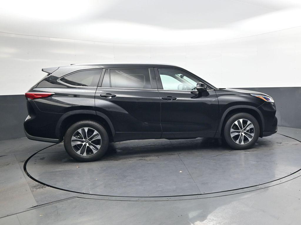 used 2023 Toyota Highlander car, priced at $31,500