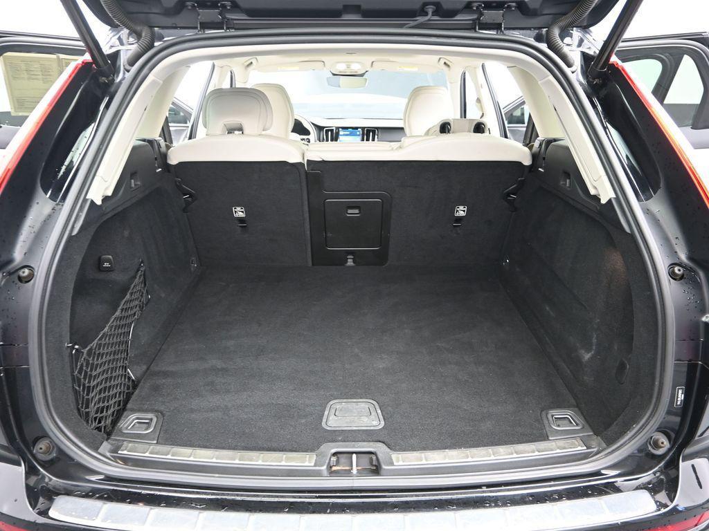 used 2022 Volvo XC60 car, priced at $25,997
