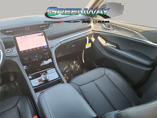 new 2025 Jeep Grand Cherokee car, priced at $39,684