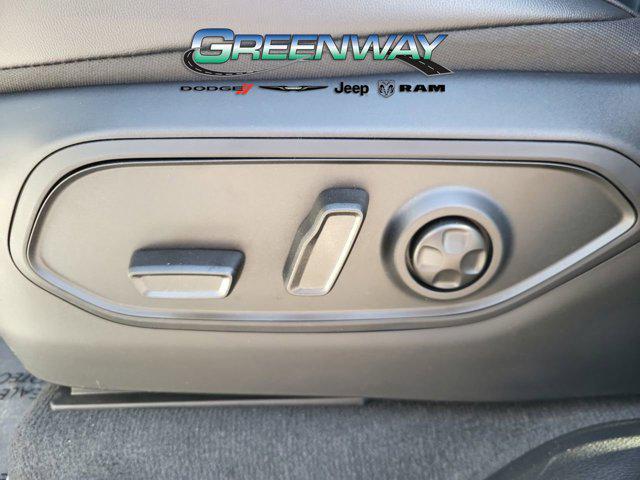 new 2025 Jeep Grand Cherokee car, priced at $39,684