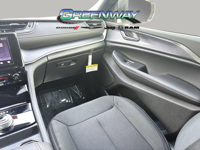 new 2025 Jeep Grand Cherokee car, priced at $34,332