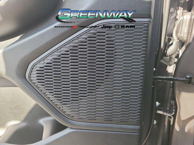 new 2025 Jeep Grand Cherokee car, priced at $39,822