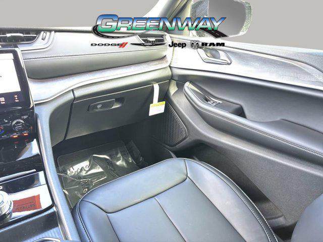 new 2025 Jeep Grand Cherokee L car, priced at $41,939