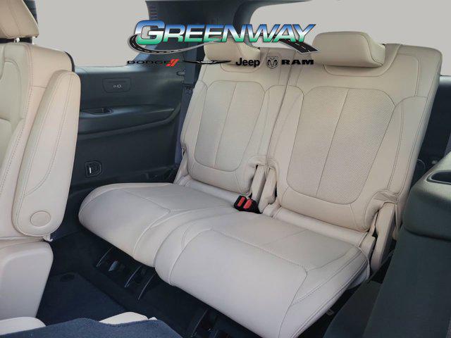 new 2025 Jeep Grand Cherokee L car, priced at $39,928