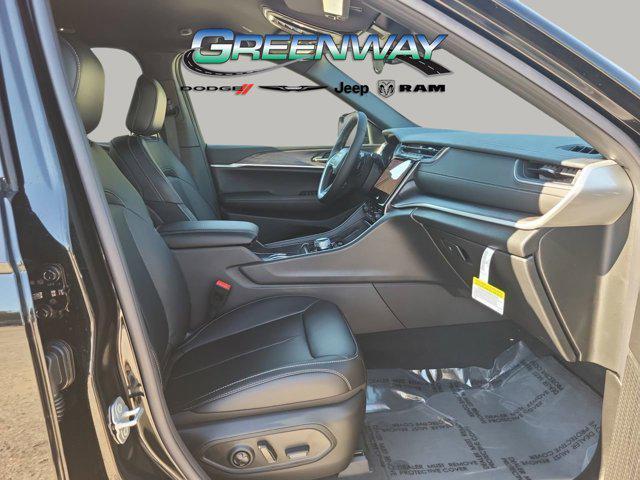 new 2025 Jeep Grand Cherokee car, priced at $41,428