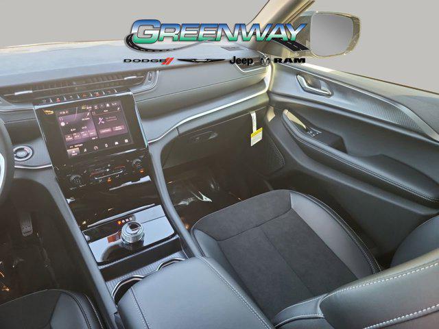 new 2025 Jeep Grand Cherokee car, priced at $37,438