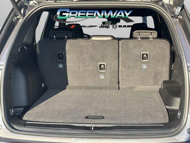 new 2025 Jeep Grand Cherokee car, priced at $38,014