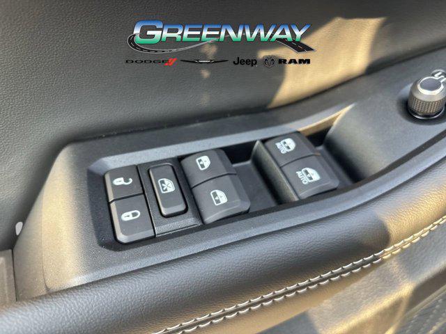 new 2025 Jeep Grand Cherokee car, priced at $38,014