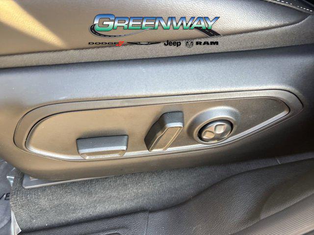 new 2025 Jeep Grand Cherokee car, priced at $38,014