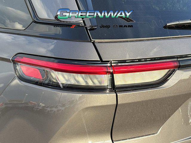 new 2025 Jeep Grand Cherokee car, priced at $38,014