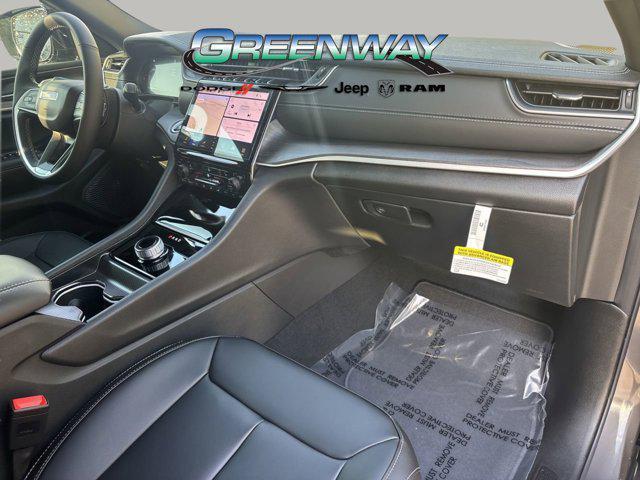 new 2025 Jeep Grand Cherokee car, priced at $38,014