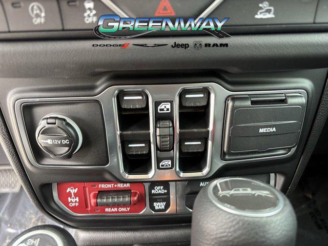 new 2025 Jeep Gladiator car, priced at $45,871