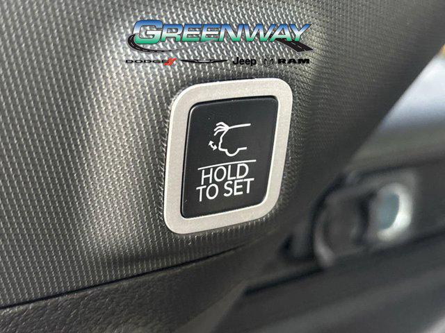 new 2025 Jeep Grand Cherokee car, priced at $37,950