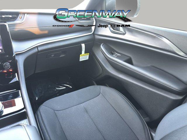 new 2025 Jeep Grand Cherokee car, priced at $37,950