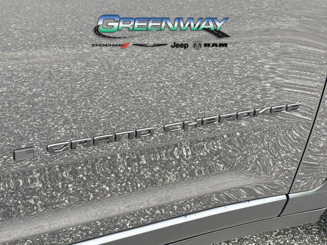new 2025 Jeep Grand Cherokee car, priced at $41,032