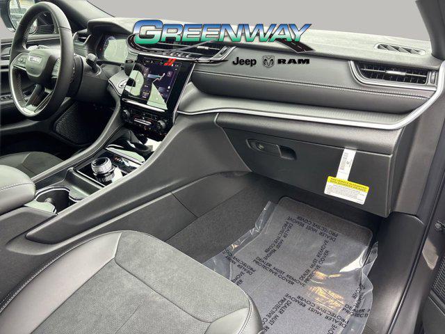 new 2025 Jeep Grand Cherokee car, priced at $41,032