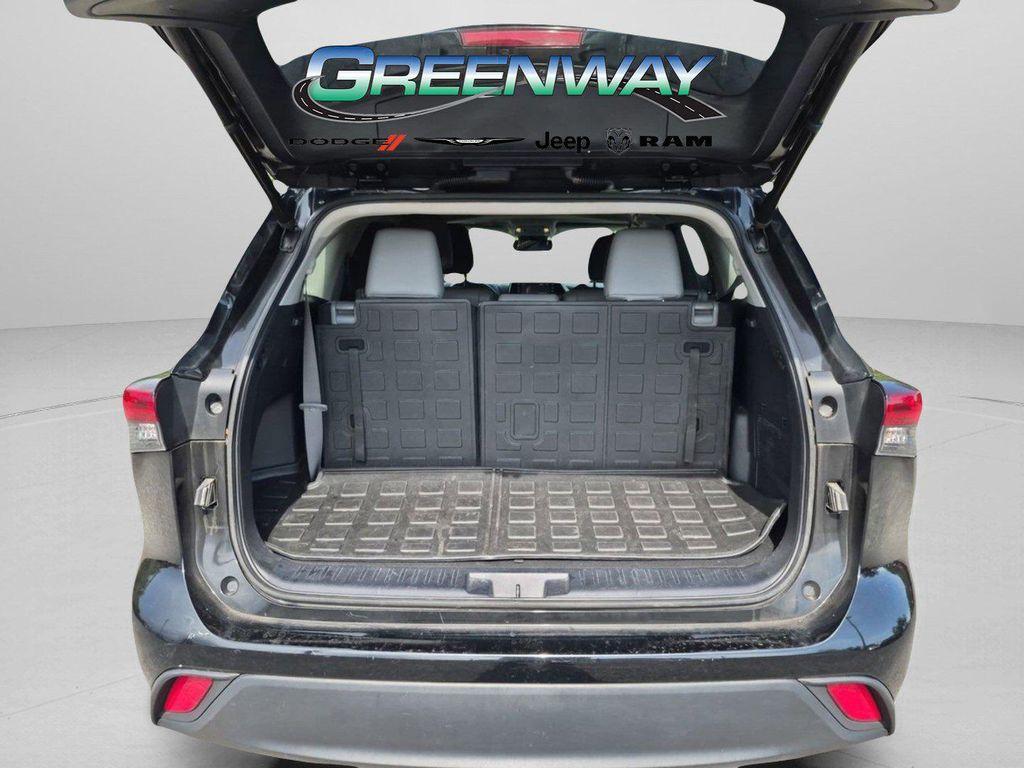used 2020 Toyota Highlander car, priced at $29,233