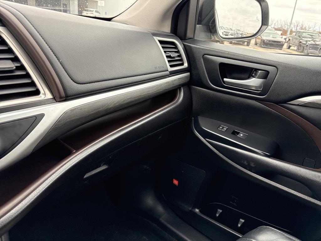 used 2018 Toyota Highlander car, priced at $23,337