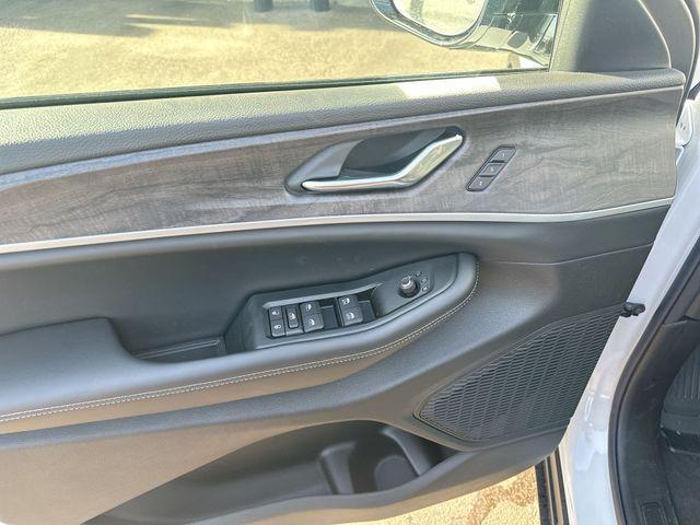 new 2026 Jeep Grand Cherokee car, priced at $44,847