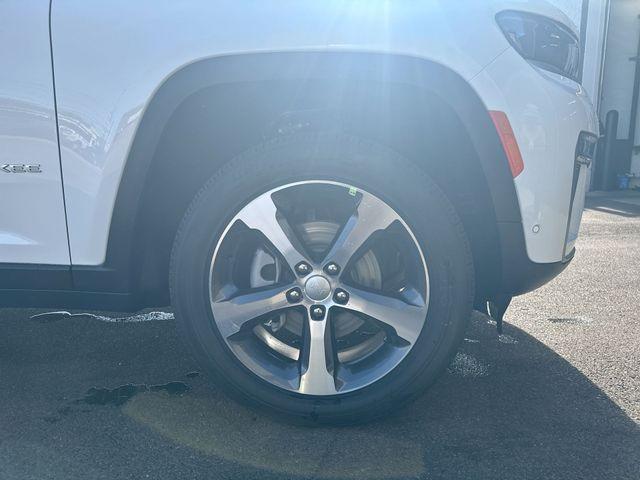 new 2026 Jeep Grand Cherokee car, priced at $44,847