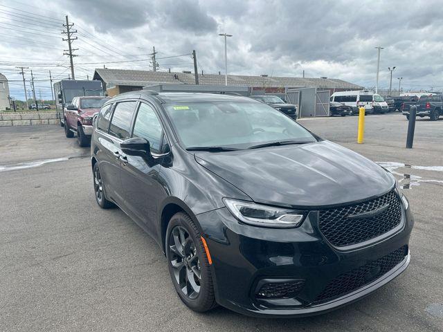 new 2026 Chrysler Pacifica car, priced at $41,965