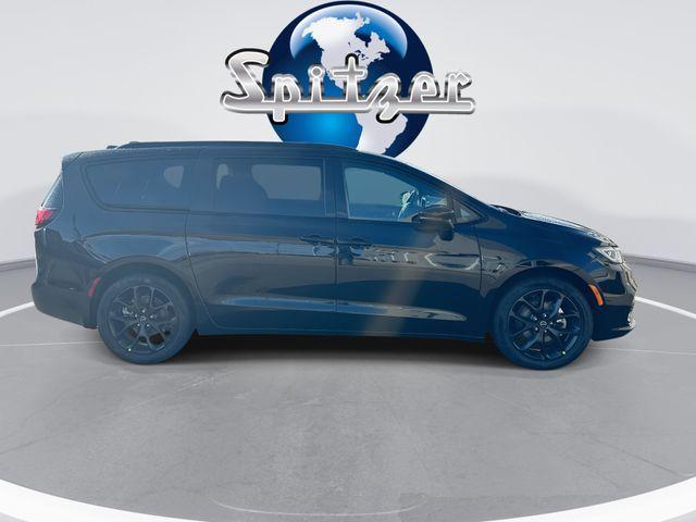 new 2026 Chrysler Pacifica car, priced at $43,176